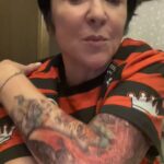 Lolita Milyavskaya Instagram - Если Вы дослушали мой спич до конца, то допишу то, что пропустила из-за переполняющих эмоций.⁣⁣⠀
После ухода из «Короля и Шута», у Андрея Князева @andrey_knyazzev на первом сольном концерте было продано 200 билетов.⁣⁣⠀
У меня, после «Академии» в Тольятти - 164 в зале на 1700 мест. Это мой «рекорд» и слезы перед началом концерта). Это после многотысячных залов. И это у нас общее с Князем @knyazzband_official!
Как здорово, что можно «упасть и отжаться»✌️❤️