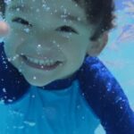 Sherlyn Instagram - Si tambien es feliz abajo del agua! Le esta enseñando a sonreir a los peces!!! 
No puedo amarlo más @andrenuestrobebe 
Dias de amor en @vidanta 
Mi camara increible es de mi @samsungmexico #s23ultra