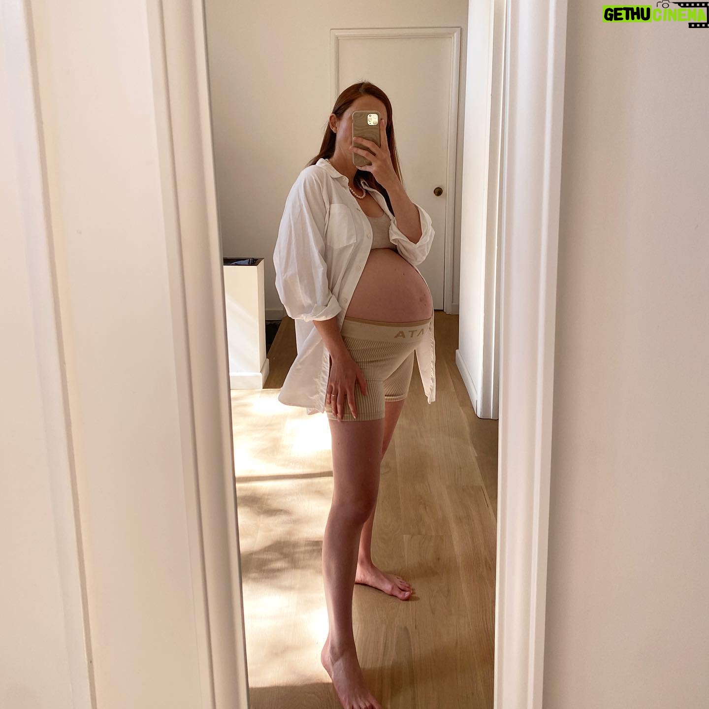 Bonnie Wright - 425.2K Likes - a summer of growth 🦋
