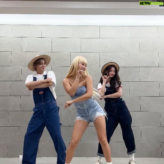 Soyou Instagram - μ μ°, μ€μ€π©βπΎκ³Ό ν¨κ»ν μλ‘νλ κΈ°λν μΌμΌμΌπ€ with #NCT #NCT127 #μ μ° @Sugaringcandy #NMIXX #μ€μ€ @Nmixx_official #μμ #SOYOU #ALOHA #μλ‘ν #ALOHAchallenge #μλ‘νμ±λ¦°μ§