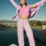 Lola Tung Instagram – floating in AE 💓 @americaneagle #AEPartner #AEJeans
makeup: @misha212 
hair: @danawillcutyou