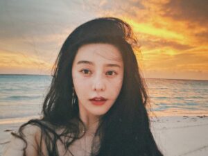 Fan Bingbing Instagram - Sunset by the beach.