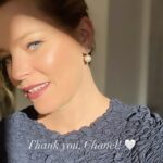 Elizabeth Banks Instagram - Before the strike I was on a panel of artists sponsored by @chanelofficial and they just sent this gift. My new favorite earrings. Thanks for letting us air our concerns about the future of Hollywood.