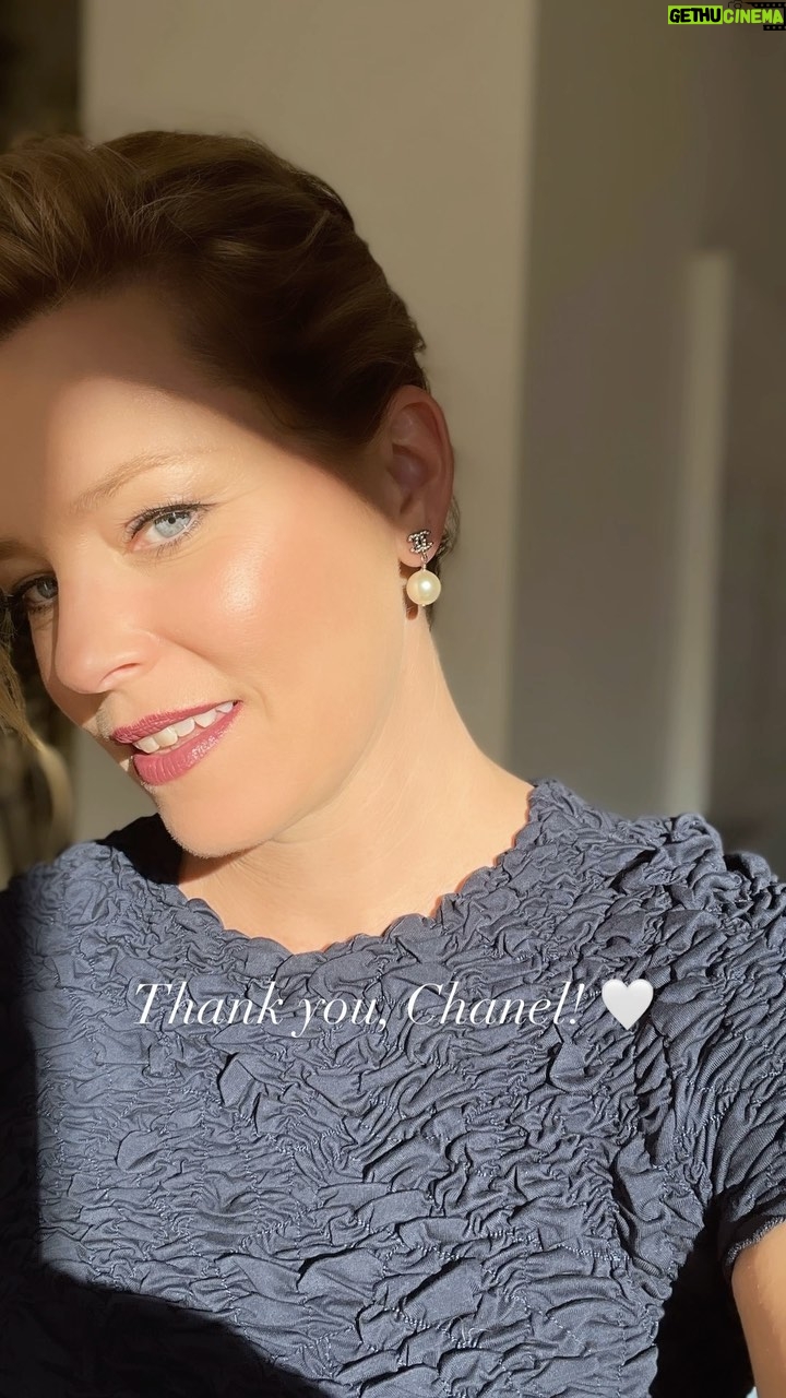 Elizabeth Banks Instagram - Before the strike I was on a panel of artists sponsored by @chanelofficial and they just sent this gift. My new favorite earrings. Thanks for letting us air our concerns about the future of Hollywood.