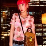 Riisa Naka Instagram – 🍓🌺🍧👙🍦🐜🎀

夏のお出掛けに🍉
らぶりーなカメラボックス❤️

#LOUISVUITTON 
@louisvuitton