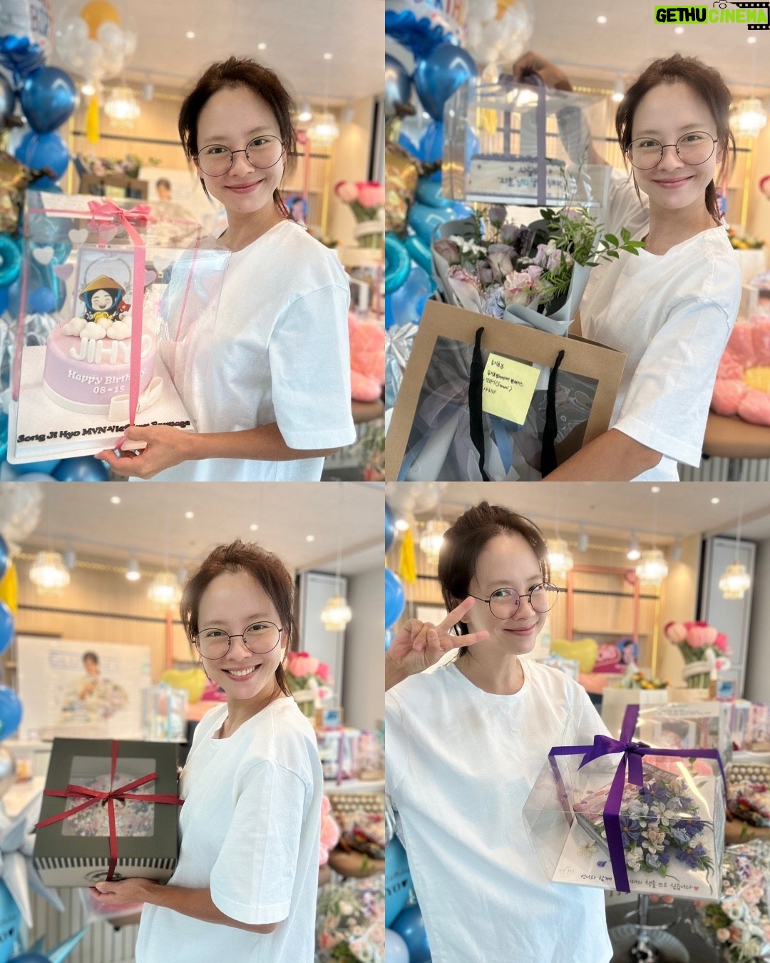 Song Ji-hyo Instagram - 매년 돌아오는 생일이지만 축하해 주시는 여러분이 있어 행복하고 특별하게 느껴지는 날입니다✨🙌🏻
넘치게 보내주시는 응원과 사랑에 늘 감사감사합니다!!!!
더욱 열씨미 하는 제가 되겠습니다
감사하고 또 감사합니다
그리고 사랑합니다💜