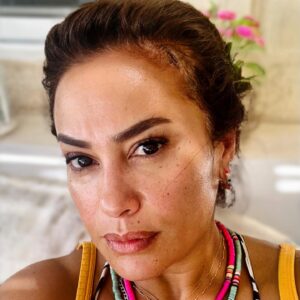 Hend Sabry Instagram - يجب أن تكون الحقيقة ، وليس الحقيقة الكاملة ، هي المبدأ الثابت لكل إنسان له دين أو شرف أو حكمة. قد يكون من يخالفها ماكرًا ، لكنهم غير قادرين. الكذب والغدر ملجأ الحمقى والجبناء.
اللورد تشيسترفيلد