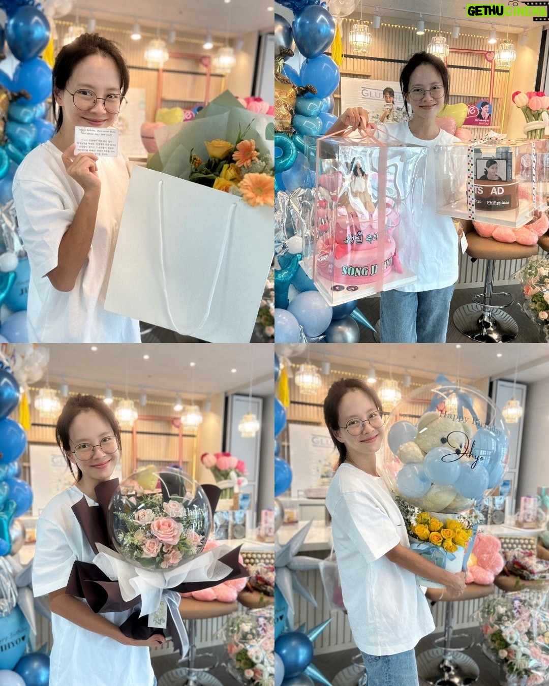 Song Ji-hyo Instagram - 매년 돌아오는 생일이지만 축하해 주시는 여러분이 있어 행복하고 특별하게 느껴지는 날입니다✨🙌🏻
넘치게 보내주시는 응원과 사랑에 늘 감사감사합니다!!!!
더욱 열씨미 하는 제가 되겠습니다
감사하고 또 감사합니다
그리고 사랑합니다💜