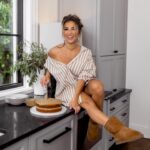 Jessie James Decker Instagram - Go grab my latest cook book “Just Eat” out now! 😋 @justfeedme 😘