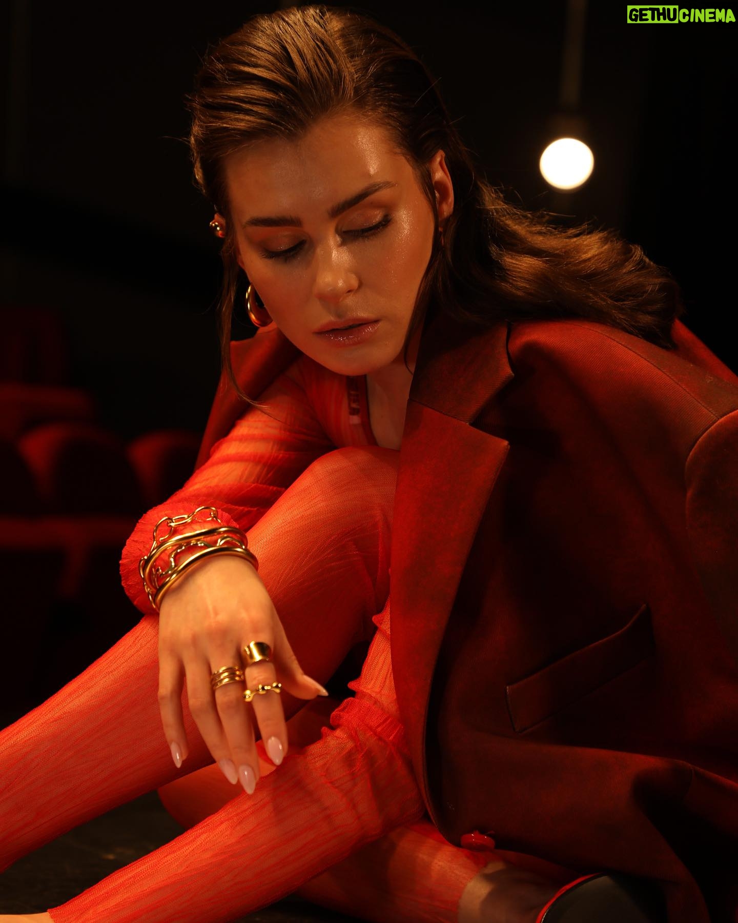 Anna-Maria Sieklucka Instagram - Teatr.
Moje serce.
Moje spełnienie.
Moja pasja.
Mój oddech.
Każde przygotowanie roli.
Każda próba.
Godziny spędzone na nauce tekstu.
Zawsze wtedy czuję, jakby czas się zatrzymał.
Chwilo trwaj.
Jestem.
Nie mogę doczekać się aż spotkam się z Wami ponownie.
„BONOBO” już od 16.09.2023.
.
.
.
#art #role #performance #theater #actress #actresslife #mylove #artist #artistic #artismylife #passion