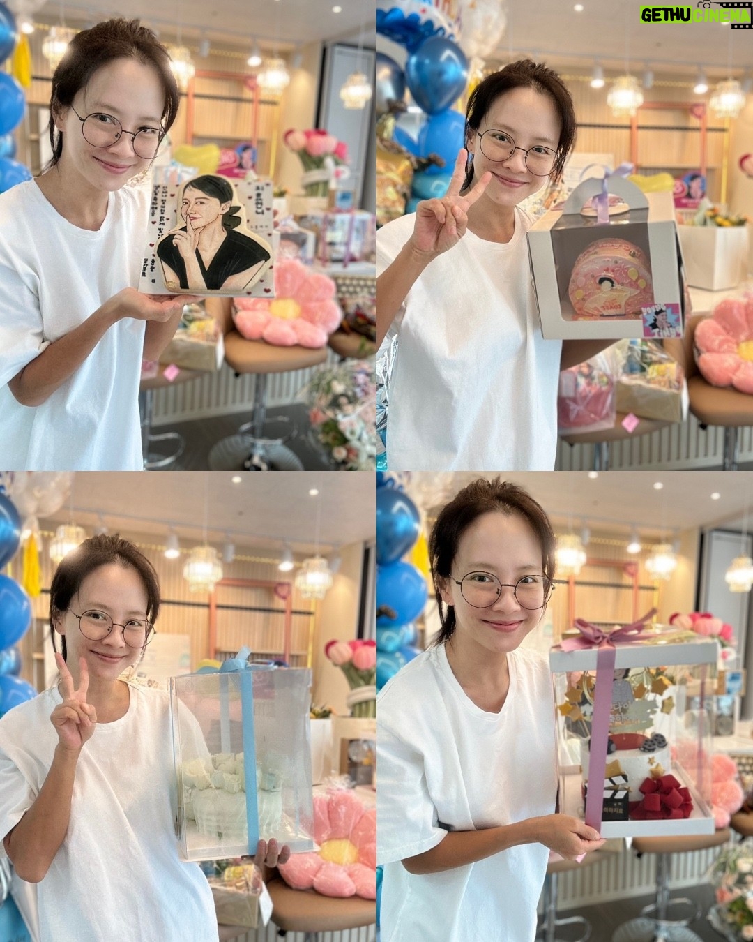 Song Ji-hyo Instagram - 매년 돌아오는 생일이지만 축하해 주시는 여러분이 있어 행복하고 특별하게 느껴지는 날입니다✨🙌🏻
넘치게 보내주시는 응원과 사랑에 늘 감사감사합니다!!!!
더욱 열씨미 하는 제가 되겠습니다
감사하고 또 감사합니다
그리고 사랑합니다💜
