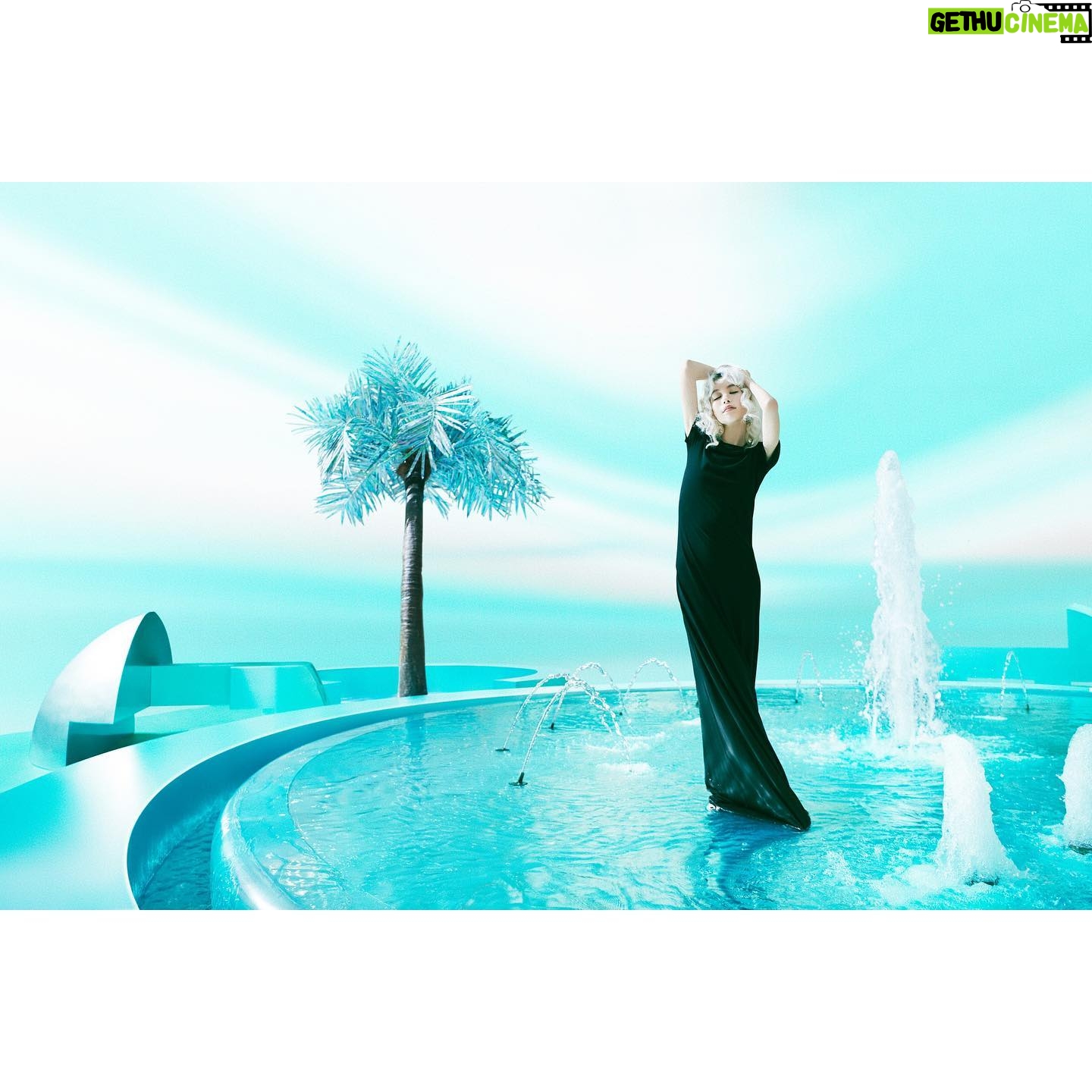 Chicha Amatayakul Instagram - and i’m lost dreaming in the realm of FLUID GARDEN🖤💙
by @YOSHIROTTEN | at @landmarkhk ➡️ FULL MOON LANDING @belowground.hk 🌊🌴🌕
special thanks to:
@ysl by @anthonyvaccarello ✨
Hair and Makeup : @paintphetploy
Producer : @ddhotdd
Assistant Space Designer : @i_am_mirai.s
Interactive & Programming pill & pillow : @pnp.studio
Project manager: @mari._.shibashi
Photographer : @nabemono
Retoucher : Michiko Nishio
#YOSHIROTTEN
#FluidGarden
#LANDMARKHK #BELOWGROUNDHK #UNVEILLIMITED