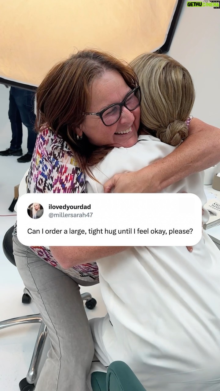 Elizabeth Banks Instagram - Who needs a hug???