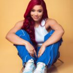 Chelsy García Instagram - ROJA🚩🌶️

📸En el lente: @marcelino.marte @pyramis.studio 
👟Mis Jordan’s de @usaathleticsrd 
👗Outfit @claraimportaciones 
💄Maquillaje @mariela_beauty_style 
👩🏻‍🦰Postura de peluca @richgirlhairinc