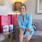 Elizabeth Banks Instagram - Have you tried @archerroosewines yet? Head to @Target and stock up on our Italian Bubbly and Bubbly Rosé for the weekend!  
.
Visit the Archer Roose 🔗link in bio🔗 to find a Target near you! Check your local store for exclusive savings and offers 😉