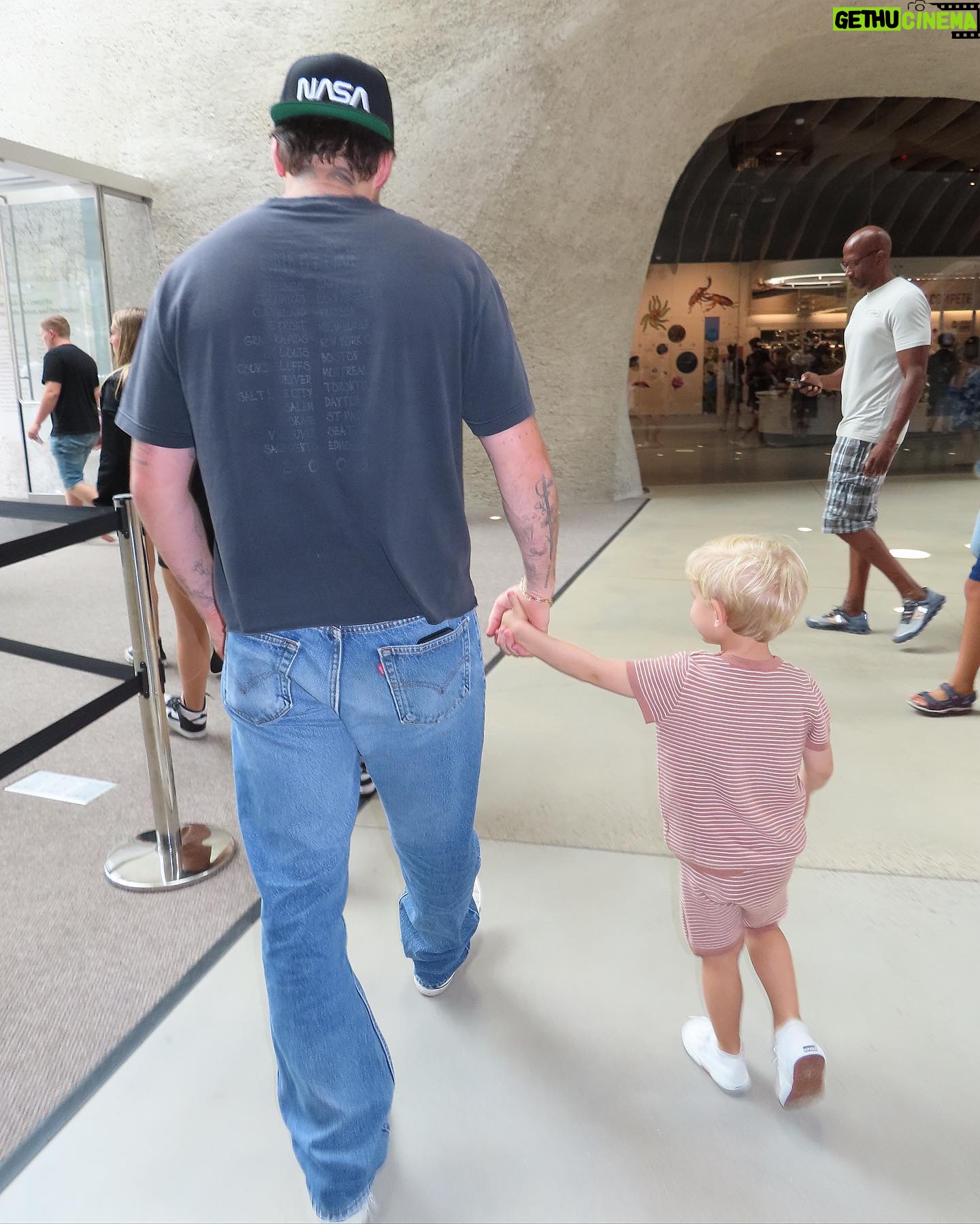 Nicola Peltz Beckham Instagram - we took our little bestie to the museum 💖🦋🦖🦕
