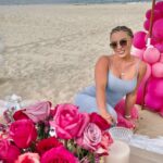 Mandy Rose Instagram - Thanks to @obxpicnicco for making this moment so special !! 💞💞🥰🥰 Such an amazing experience, love what you guys do! Check them out if your in the area! @obxpicnicco 

#obx #obxpicnic #bridesmaids #nagshead #obxpicnicco #barbie #pink #family #love #memories #picniconthebeach #northcarolina #outerbanks