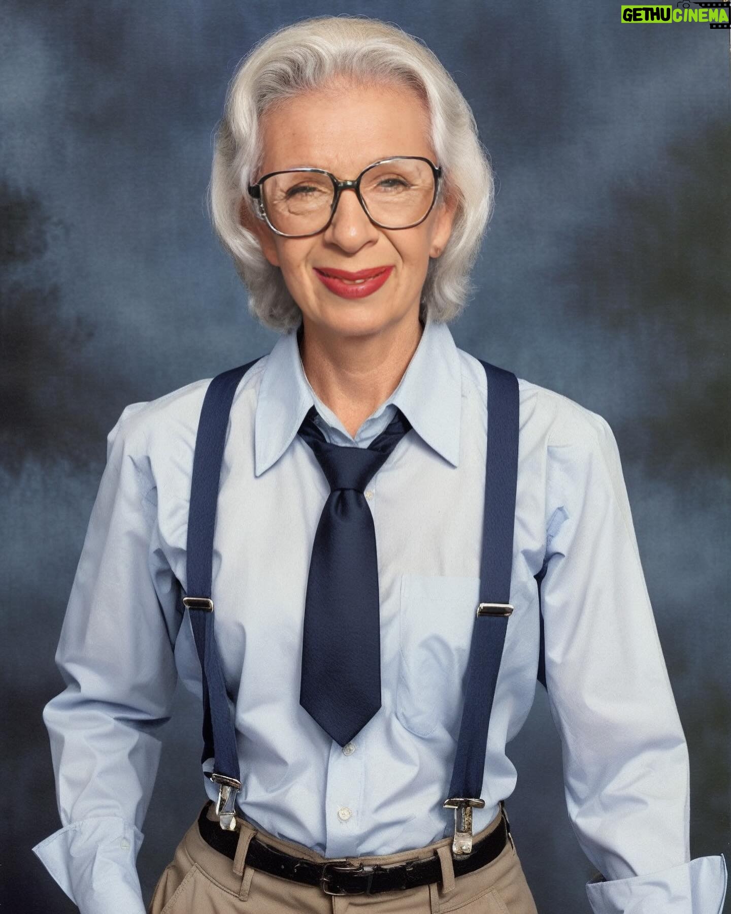 Iris Apfel - 109.5K Likes - Class of 1939
True or false: we had cameras back thenā¦
Love, AIris