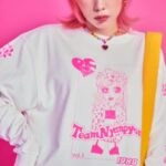 Riisa Naka Instagram – @re._oyoufukuyasan_ 

これでみんなもTEAMにゃんぴょん🌺
ギャルなロンTできました✌🏼😘🌺
White🐇Red❤️Black🐦‍⬛の
3色展開です🪽✨

8/20 (日)から期間限定受注します🩵
欲しい方はみんなゲットしてもらえますっ🫶🏻

にゃーんぴょんっ🩷🩷🩷
