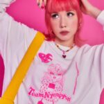 Riisa Naka Instagram – @re._oyoufukuyasan_ 

これでみんなもTEAMにゃんぴょん🌺
ギャルなロンTできました✌🏼😘🌺
White🐇Red❤️Black🐦‍⬛の
3色展開です🪽✨

8/20 (日)から期間限定受注します🩵
欲しい方はみんなゲットしてもらえますっ🫶🏻

にゃーんぴょんっ🩷🩷🩷