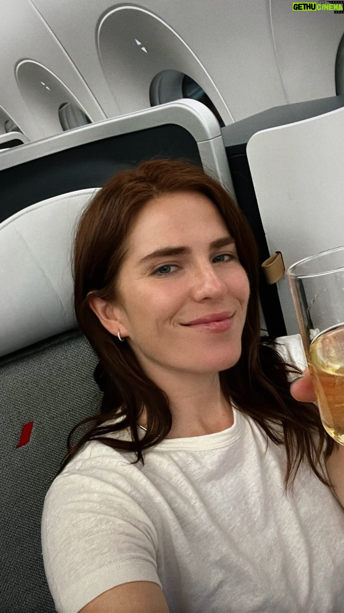 Karla Souza Instagram - El Eurotrip que no sabía que necesitaba ✈️🥂
Aprovechen y viajen con @airfrance hay ofertas increíbles en la cabina business class a diferentes destinos de Europa! La promoción ya esta disponible y termina el 12 de Septiembre https://bit.ly/AIRFRANCEKS #airfrance #airfrancebusinessclass