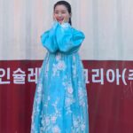 Han Hyo-joo Instagram - 봉석이 엄마
최연소 수석 안기부 요원 이미현
김두식씨
엄마 옷 입은 봉석이
퇴근길
인천 앞바다의 반댓말은 인천엄마다 
그 해 벚꽃 🌸

#MOVING