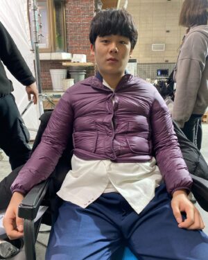 Han Hyo-joo Instagram - 봉석이 엄마
최연소 수석 안기부 요원 이미현
김두식씨
엄마 옷 입은 봉석이
퇴근길
인천 앞바다의 반댓말은 인천엄마다 
그 해 벚꽃 🌸

#MOVING