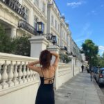 Anna Cathcart Instagram – just a girl, standing in front of an apartment, asking it to be hers