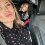 Jésica Cirio Instagram - Mi semana en 10 fotos 🫶🏻

1. Haciéndome la sexy en el espejo🪞
2. Listas para salir a pasear 🚗
3. Mi look para el evento de @janoseventos👗
4. Merienda con amigos ☕️
5. Selfie después de entrenar 💪🏻
6. Visitando @macn.oficial con Chloe 🦕
7. Conociendo a Solei 👶🏻
8. Gran compañero de conducción @polloalvarez 🎤
9. Muero de amor 🥰
10. Hay equipo @polloalvarez @gastialmada @federicoalmadaokk 🙌🏻