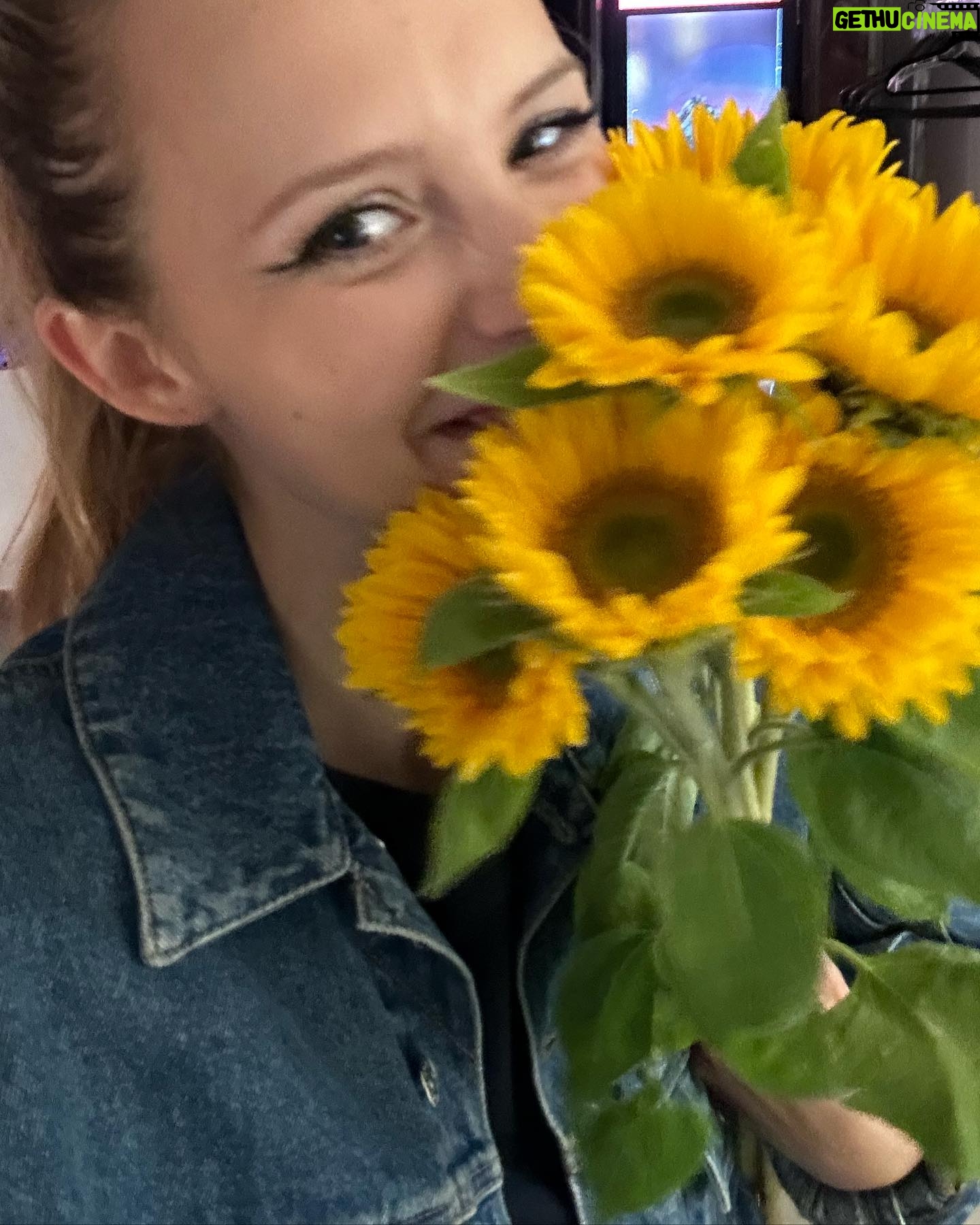 Angèle Instagram - PLUS QUE 4 DATES !!!!!!!?????
