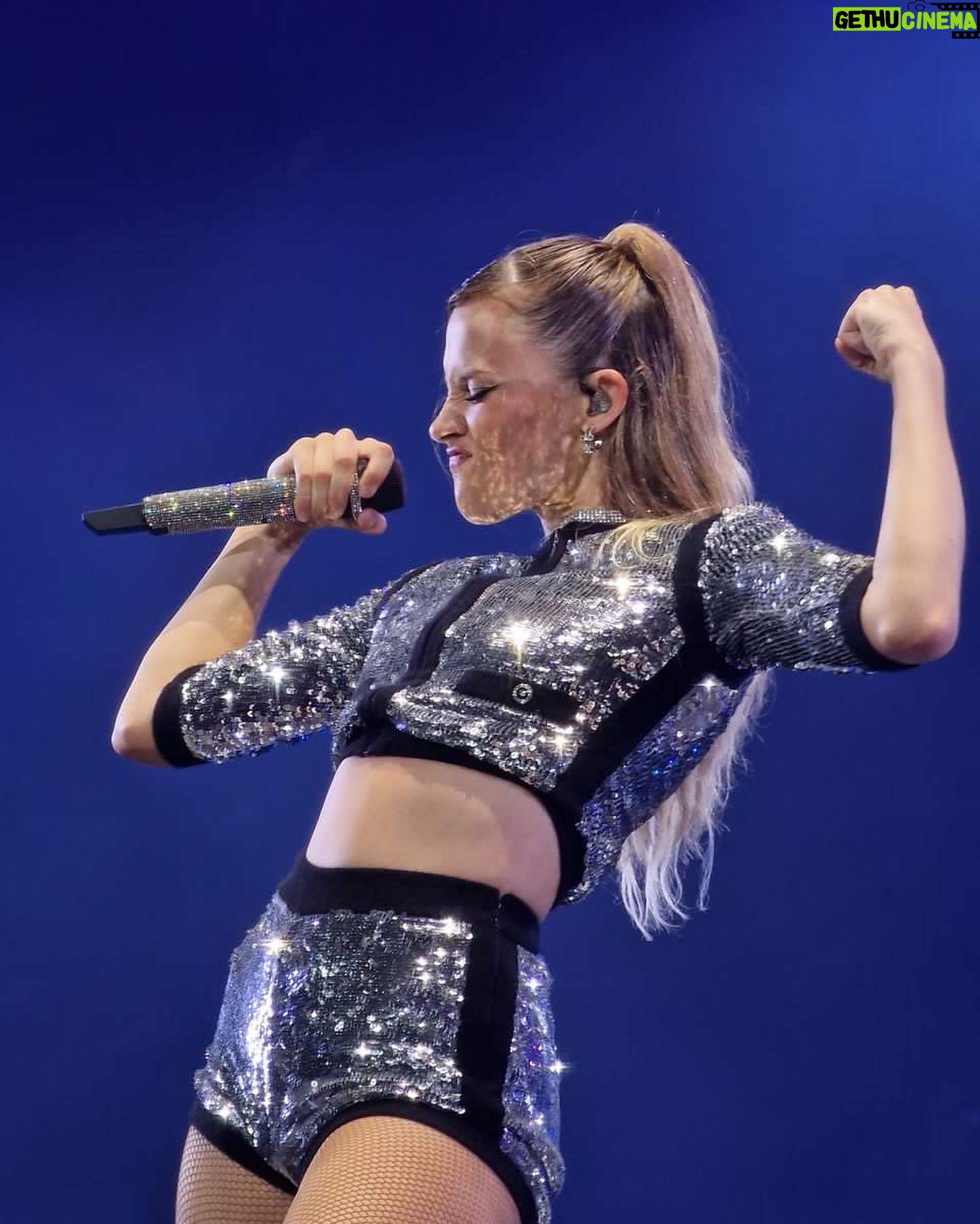 Angèle Instagram - PLUS QUE 4 DATES !!!!!!!?????