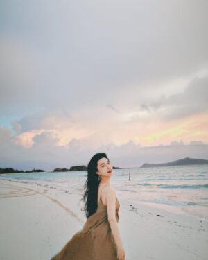 Fan Bingbing Instagram - Happy Qixi Festival! 🎋❤️

The Qixi Festival - also known as the Chinese Valentine's Day, is named after the seventh day of the seventh lunar month in the traditional Chinese calendar. 

It is celebrated to commemorate the tale of love between a cowherd, Niulang, and a weaver girl, Zhinü.