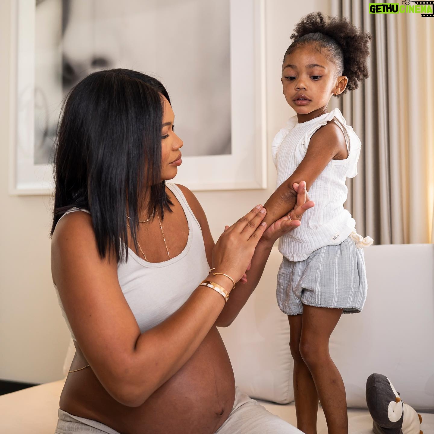 Chanel Iman Instagram - Eczema care has been a huge part of my daughter Cassie’s daily routine, so much so that “itchy” was one of her first words. I’m proud to be an ambassador for @AveenoBaby and tell you more about her eczema journey. #AveenoBabyPartner
Little things have a big effect on her sensitive skin. For example, the ocean can irritate it, and when it comes to her clothes and bedding – I wash everything separately, with no fragrances whatsoever, so she can dress and sleep comfortably. Despite eczema being the 2nd most common skin condition affecting the Black community, there’s still work to be done to address the issues of representation and underdiagnosis on skin of color.
Join me in sharing your child’s eczema journey with Aveeno® Baby and receive a free Eczema Therapy Nighttime Balm and educational booklet. To enter:
• Use the hashtags #EczemaEquality and #FreeProduct in your post’s caption.
• Tag @AveenoBaby on Instagram or @AveenoBabyUS on TikTok.
• Any child featured in bath/water must include adult supervision.
• No nudity from waist down.
• Must not contain trademarks/logos or anything owned by other parties.
US 18, must be child’s parent/legal guardian, see terms at https://www.aveeno.com/eczemaequalityterms, while supplies last.