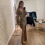 Jésica Cirio Instagram - Mi semana en 10 fotos 🫶🏻

1. Haciéndome la sexy en el espejo🪞
2. Listas para salir a pasear 🚗
3. Mi look para el evento de @janoseventos👗
4. Merienda con amigos ☕️
5. Selfie después de entrenar 💪🏻
6. Visitando @macn.oficial con Chloe 🦕
7. Conociendo a Solei 👶🏻
8. Gran compañero de conducción @polloalvarez 🎤
9. Muero de amor 🥰
10. Hay equipo @polloalvarez @gastialmada @federicoalmadaokk 🙌🏻