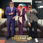 Erra Fazira Instagram - Dah terjawab semuanya! Akhirnya Erra Fazira dah jumpa jodoh 😍 Duo SINAR 🙌🏻

Lepas ni lagi meriahlah petang anda tau 😉 Dengarkan Duo SINAR bersama Erra Fazira, Hefny & Falyq setiap hari Isnin-Jumaat jam 3-7petang! 

#DuoSINAR 
#DuoSINARBersamaErraFazira 
#SidangMediaTergemparDuoSINAR