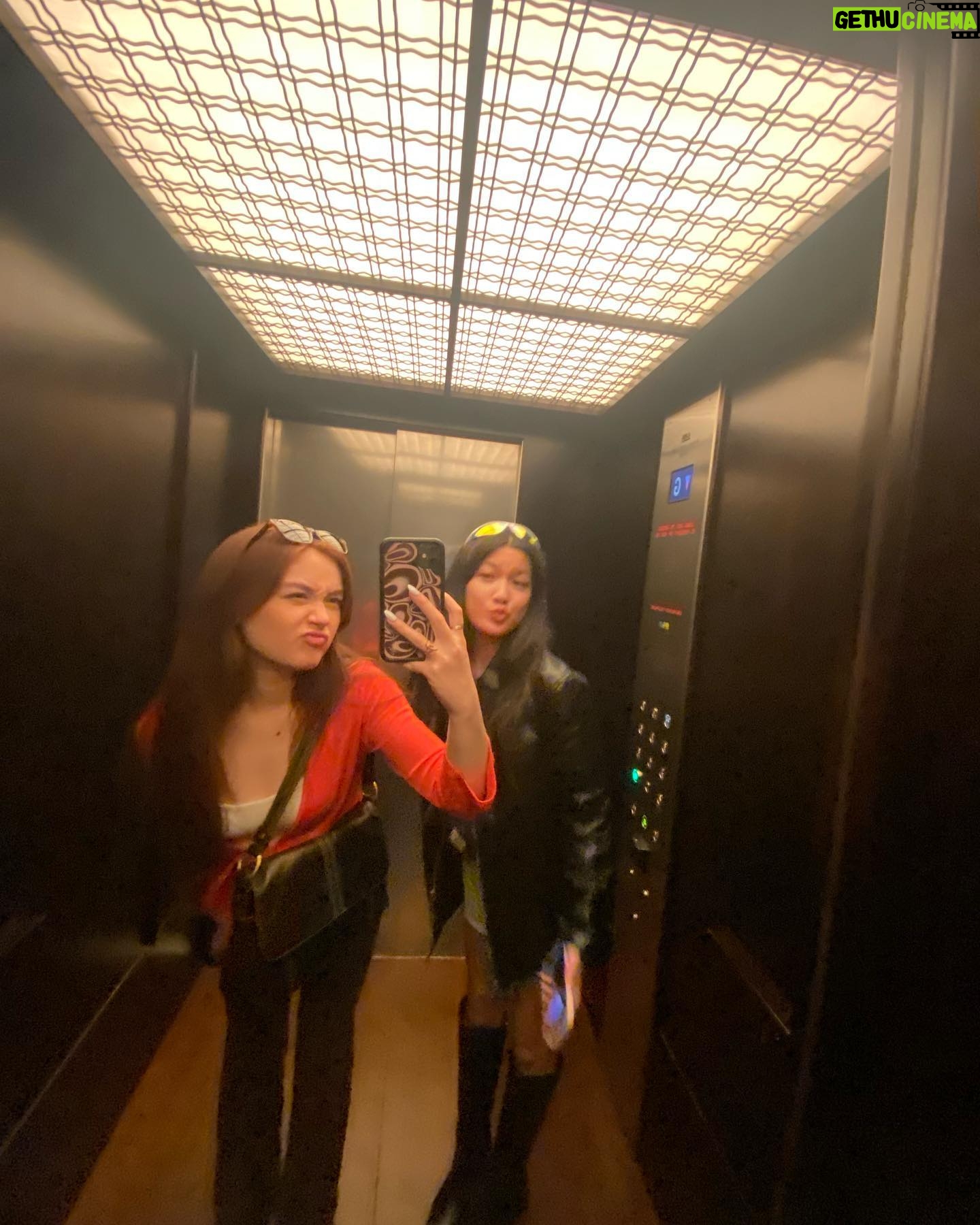 Anna Cathcart Instagram - turns out london is a great place for self reflection
