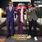 Erra Fazira Instagram - Dah terjawab semuanya! Akhirnya Erra Fazira dah jumpa jodoh 😍 Duo SINAR 🙌🏻

Lepas ni lagi meriahlah petang anda tau 😉 Dengarkan Duo SINAR bersama Erra Fazira, Hefny & Falyq setiap hari Isnin-Jumaat jam 3-7petang! 

#DuoSINAR 
#DuoSINARBersamaErraFazira 
#SidangMediaTergemparDuoSINAR