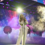Daniela Calle Instagram - Primera vez cantando Dime en vivo en el Auditorio nacional en los KCA ❤️‍🔥🤯

2.orange carpet 
3.backstage feliz después de cantar
4.con mi partner in crime/love🏹 con una camisa que me hizo 🙈🙊 jaja 
5.antes de entrar al escenario👾
6.alfombra 2.0
7.backstage 2.0
8.sound check 👌🏼
9.getting ready   desorden 
10.por ultimo antes de salir con el que siempre me salva🙏🏼

Ahora me reporto alistándome para ir a ver a Taylor 🏹❤️‍🔥