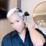 LeToya Luckett Instagram - ✨Keep it LITE✨

Ya girl is in NEED of a good touch up for my platinum lewk.. I know 🤦🏾‍♀️ 

To prepare for all the “carrying on” that goes into achieving that lewk, I 1st have to make sure that my scalp it prepped & ready! @mielleorganics NEW rosemary mint oil LITE is the new go to. It consists of all the ingredients I need to keep my hair healthy & strong for the blonde! 👱🏽‍♀️#miellepartner #ad