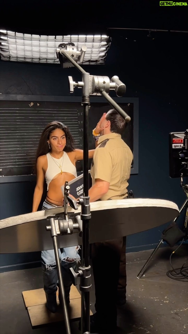 Jessie Reyez Instagram - What’s ur fav lyric?👖