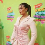 Daniela Calle Instagram - Primera vez cantando Dime en vivo en el Auditorio nacional en los KCA ❤️‍🔥🤯

2.orange carpet 
3.backstage feliz después de cantar
4.con mi partner in crime/love🏹 con una camisa que me hizo 🙈🙊 jaja 
5.antes de entrar al escenario👾
6.alfombra 2.0
7.backstage 2.0
8.sound check 👌🏼
9.getting ready   desorden 
10.por ultimo antes de salir con el que siempre me salva🙏🏼

Ahora me reporto alistándome para ir a ver a Taylor 🏹❤️‍🔥