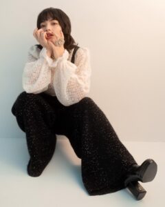 Nana Komatsu Instagram - @ellejapan @chanelofficial 
🤍🩶🖤🤍🩶🖤