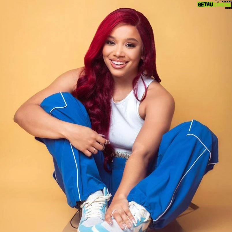 Chelsy García Instagram - Air Jordan 1
El acento de inspiración universitaria envuelve prácticamente todo, con superposiciones de gamuza en los talones, los dedos de los pies, los tirantes y el Swoosh recortado.
Por otra parte, un azul helado cubre la puntera, así como las solapas del cuello y el icónico logo angelical de bola y alas, con una entresuela envejecida de aspecto vintage debajo.
Sizes disponibles
7 al 10 Women's
@chelsybautista5 🔥