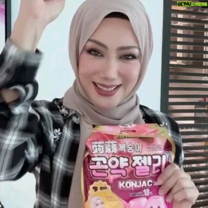 Erra Fazira Instagram - β¨οΈ Sempena hari bersejarah ini saya Erra Fazira dan Captain Dolphin dengan penuh semangat ingin mengucapkan Selamat Menyambut Hari Kemerdekaan yang Ke-66 tahun! Semoga Malaysia terus dipelihara dengan keamanan, kemakmuran dan perpaduan! MERDEKA MERDEKA MERDEKA!!! π²πΎπ²πΎπ²πΎ
π’ Oh nak pesan ni, Captain Dolphin ada di Bukit Jalil sempena Absolut Food Festival 2023 bermula hari ini 31 Ogos sehingga 3 September nanti dari jam 12pm sampai jam 12am. Pelbagai aktiviti menarik dan ramai artis yang turut serta. Tunggu apa lagi?, jomlah serbu!!! π₯³π₯³π₯³