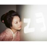 Minami Hamabe Instagram - 今年も焼肉の日を無事に迎えることができました🍋
22歳も楽しいことばかりで、ずっとずっと大笑いしていた気がします…
とはいえ反省することばかりですが、落ち込むべきときには深くまで考え、反省を活かしてより一層前を向いて進んで行こうと思います🍋
日頃よりあたたかく応援してくださっている皆様、本当にありがとうございます🍋

人間ドックを今年中に初受診することを私生活とお仕事を元気に過ごす為の目標とすることにいたしました🍋健康第一、
焼肉は、ユッケが一番好きです🍋
犬は、ポメラニアンが好みです🍋
チョコレートは冷蔵庫に入れるのが好きです🍋
浮腫はふくらはぎに全て溜まります🍋

『らんまん』が皆様に愛される作品となり何よりも幸せでございます🍋
最後までよろしくお願いいたします🍋

1枚目は『らんまん』菊くらべで登場していた大輪の菊たち
2枚目は前後にしっかり除菌した壁に溶ける寿恵子
3枚目は東宝カレンダー
4枚目5枚目は、フォルダに入っていた、いい写真
