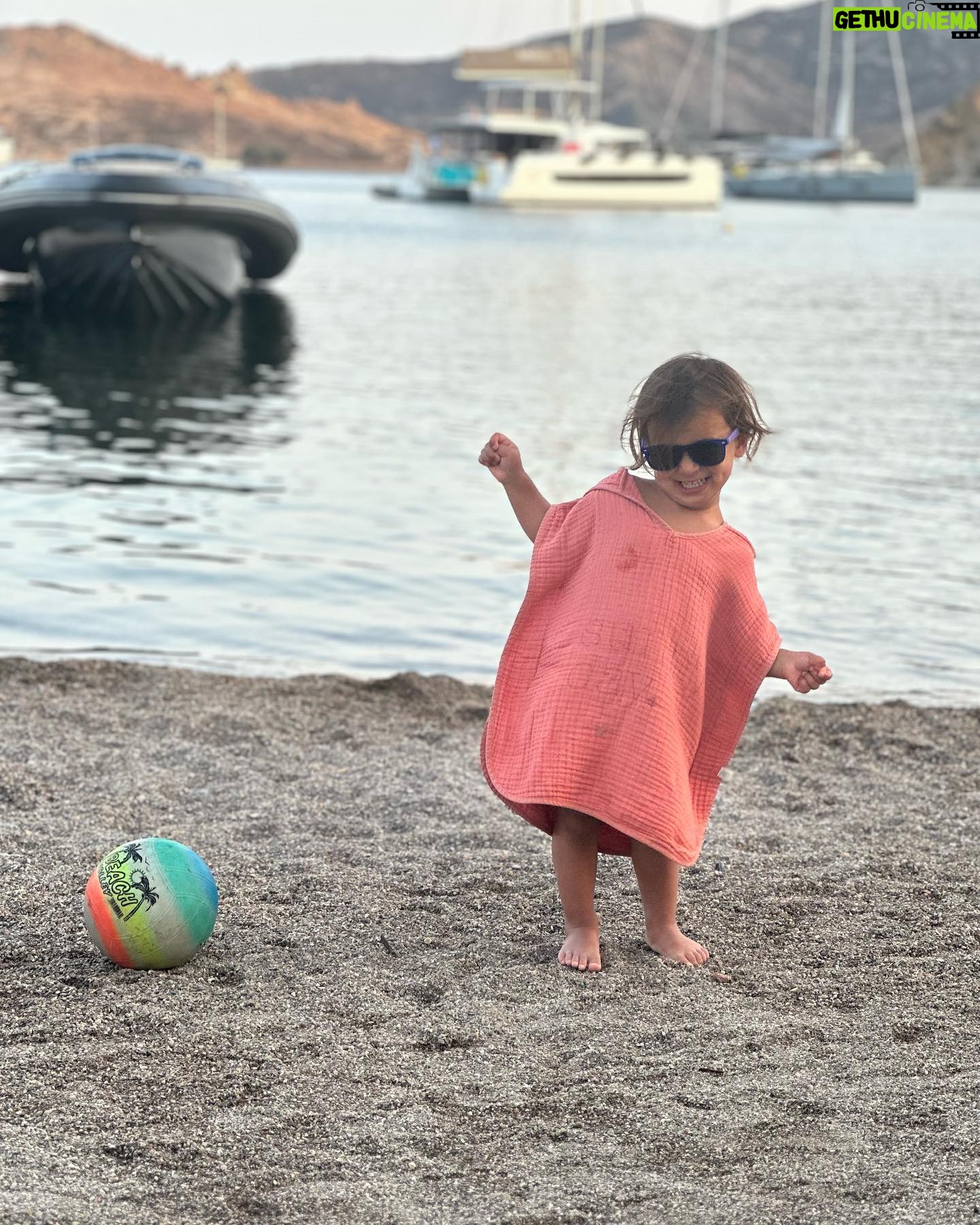 Özge Özpirinçci Instagram - Patmos we loved you! 💙🤍