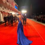 Fabiola Guajardo Instagram - Hoy hace un año de este día verdaderamente mágico que siempre voy a recordar, un viaje lleno de emociones desde la primer llamada donde me dijeron que iba a Venecia a presentar @bardomovie hasta estar ahí en esa alfombra y proyección viviendo una de las mejores experiencias!

#LaBiennale voló mi cabeza tanto profesional como personal; definitivamente de los momentos más especiales que he vivido ✨

Estoy segura que mi yo de 5 años que soñaba con ser actriz me ve y sonríe.