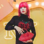 Riisa Naka Instagram - コーチ Wear Your Shine ポップアップ ストアが8/31-9/24 まで原宿で期間限定オープンしてるから遊びに行ったよ〜🍎🗽✨

コーチの最新FALLコレクションが満載❤️ユニークな形のバッグもあって自分らしい秋のファッションをたくさんたのしも〜🍁🍂🎑🎃

#コーチシャイン
#WearYourShine
#CoachJapan

@coach_japan 
@coach