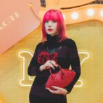 Riisa Naka Instagram - コーチ Wear Your Shine ポップアップ ストアが8/31-9/24 まで原宿で期間限定オープンしてるから遊びに行ったよ〜🍎🗽✨

コーチの最新FALLコレクションが満載❤️ユニークな形のバッグもあって自分らしい秋のファッションをたくさんたのしも〜🍁🍂🎑🎃

#コーチシャイン
#WearYourShine
#CoachJapan

@coach_japan 
@coach