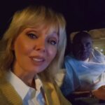 Valeriya Instagram - Только к вечеру добралась до интернета ( уроки труда заняли весь день🤣). Но все равно очень хочется поздравить всех вас, мои дорогие, с Днем знаний и с началом учебного года!!! 
Есть те, кто любят школу, а есть те, кто ходят туда с большим нежеланием. А какие у вас воспоминания? Вам нравилось учиться? Начиная с четвёртого класса и до последнего школу очень любила, а до того — мне было невыносимо скучно. В первый класс пошла слишком хорошо подготовленной( так вышло🤣). Раньше вообще специально с детьми не занимались, всему учили в школе. Читать я научилась сама, когда мне было около пяти. Вскоре самостоятельно записалась в библиотеку. В тот же год пошла учиться в музыкальную. Короче, к своим семи годам читала, писала, считала и тд.  Разумеется, первые три года мне в школе практически нечем было заняться. Чтобы не ходить туда, инсценировала плохое самочувствие, настукивала на градуснике температуру и прибегала к разным другим хитростям. Сейчас, конечно, смешно об этом вспоминать, потому что потом школу никогда не пропускала, очень расстраивалась, когда это случалось даже по болезни. Окончила школу с золотой медалью. Вспоминаю школьные годы с нежностью. Всем школьникам и студентам желаю лёгкой радостной учёбы, а преподавателям — добросовестных учеников и адекватных родителей. С 1 сентября! 🍂🍂🍂